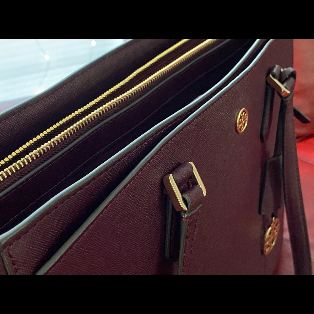 TORY BURCH ROBINSON TOTE💕💕 - Picture 7 of 8